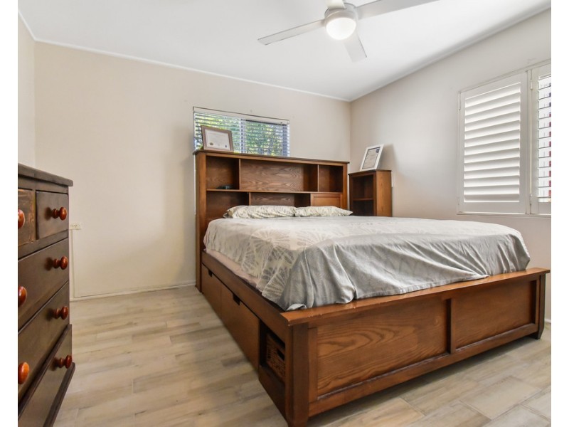 100 Landsborough Pde, Golden Beach QLD 4551
