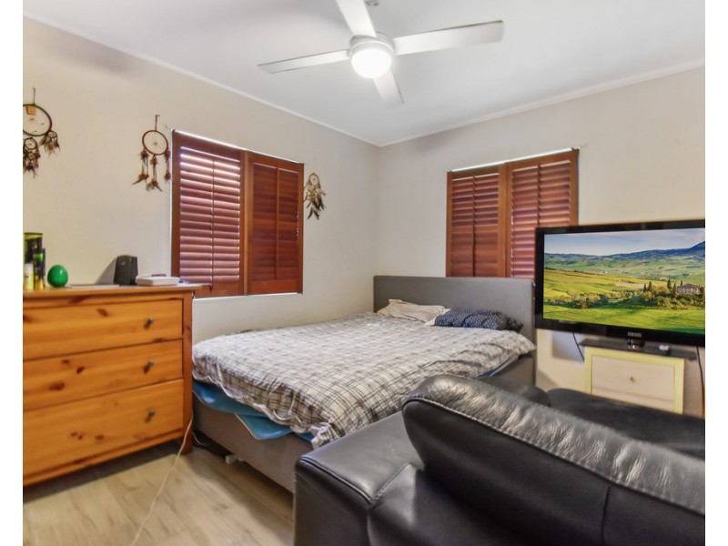 100 Landsborough Pde, Golden Beach QLD 4551