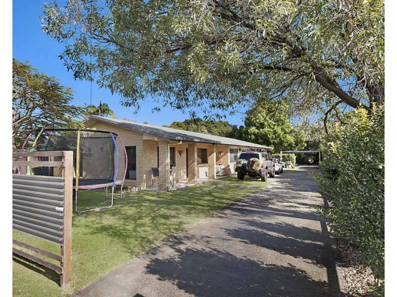 Units 1and2, 68 James Road, Beachmere QLD 4510