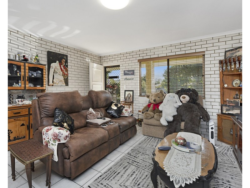 Units 1and2, 68 James Road, Beachmere QLD 4510