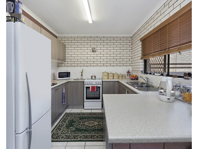 Units 1and2, 68 James Road, Beachmere QLD 4510