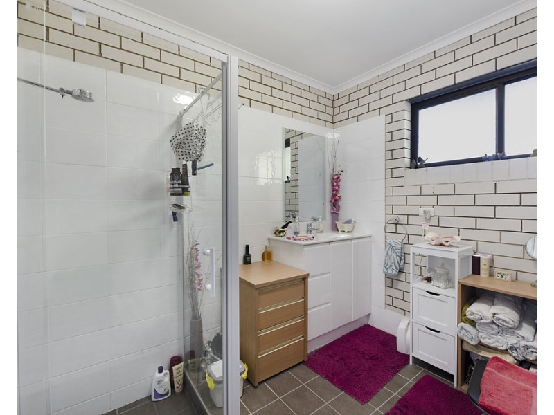 Units 1and2, 68 James Road, Beachmere QLD 4510