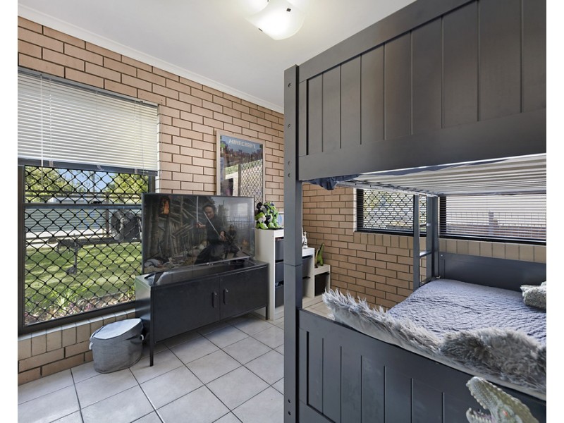 Units 1and2, 68 James Road, Beachmere QLD 4510