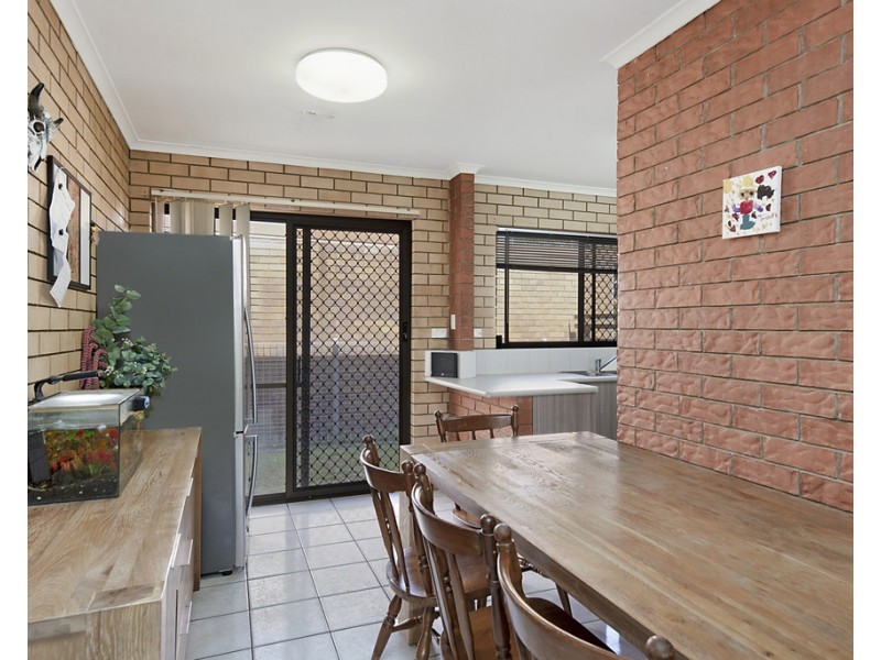 Units 1and2, 68 James Road, Beachmere QLD 4510