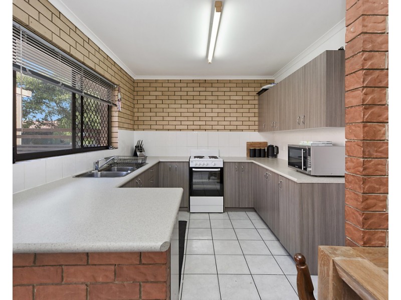 Units 1and2, 68 James Road, Beachmere QLD 4510