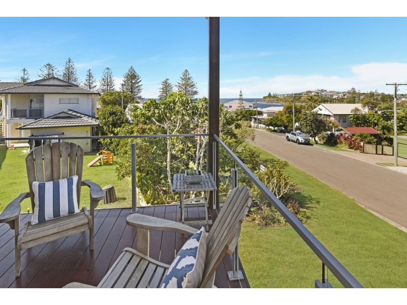 1 Cooroora Street, Dicky Beach QLD 4551