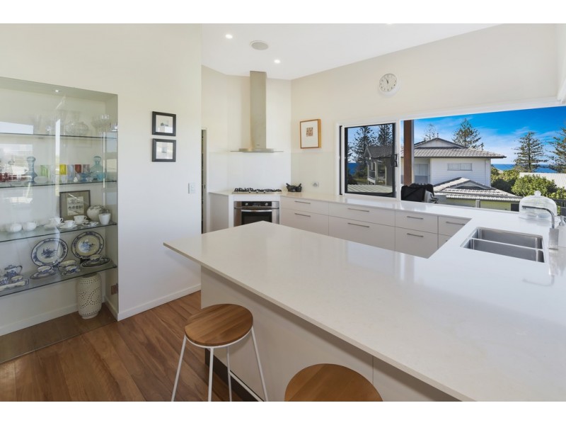 1 Cooroora Street, Dicky Beach QLD 4551