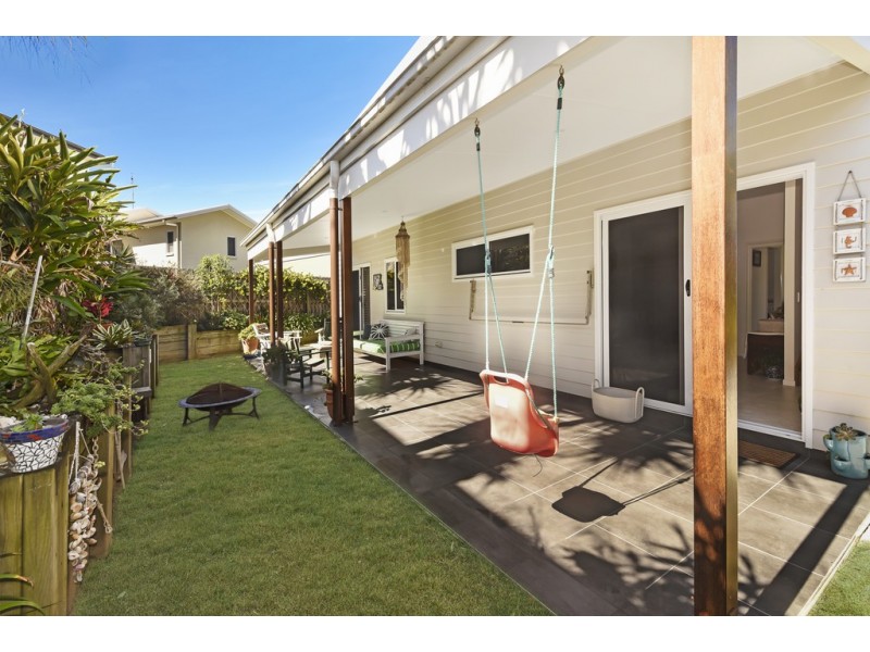 1 Cooroora Street, Dicky Beach QLD 4551