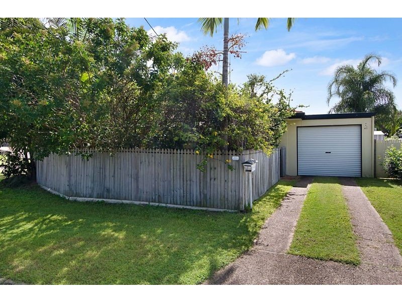 1 and 2/24 Birubi Street, Currimundi QLD 4551