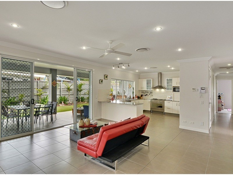 33 The Dales Crescent, Little Mountain QLD 4551