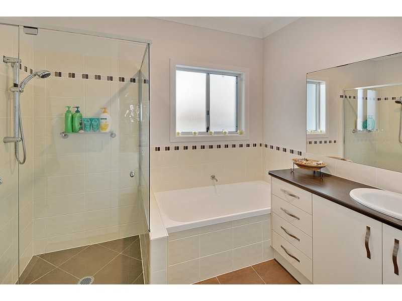 33 The Dales Crescent, Little Mountain QLD 4551