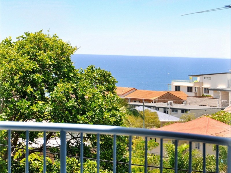 Unit 4 ‘Pacific Cove’ 2 Upper Gay Tce, Kings Beach QLD 4551