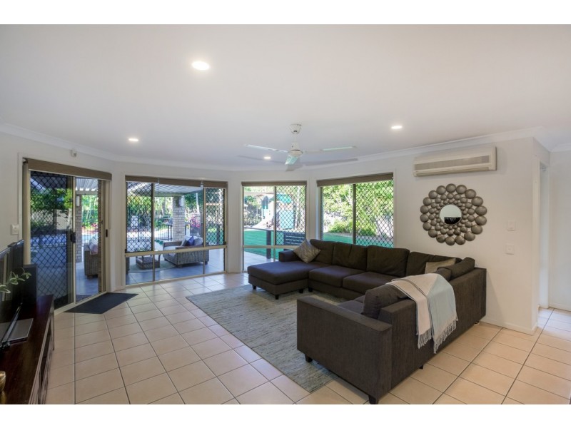 19 Phar Lap Court, Little Mountain QLD 4551