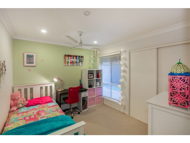 19 Phar Lap Court, Little Mountain QLD 4551