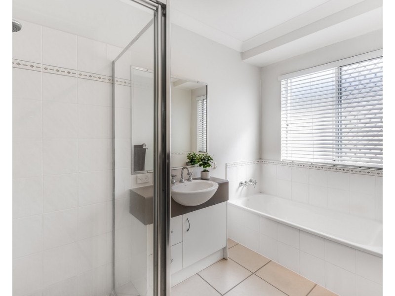 15 Birrobeen Street, Little Mountain QLD 4551