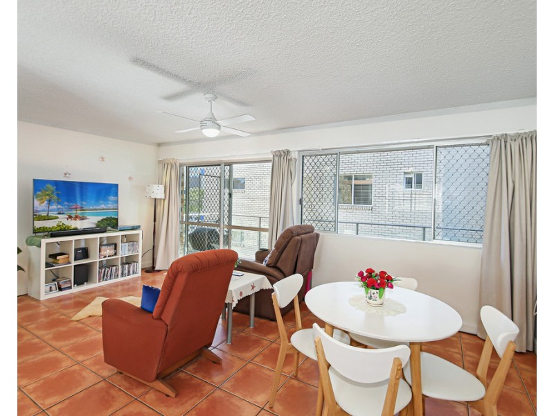 Unit 4/98 Esplanade, Golden Beach QLD 4551