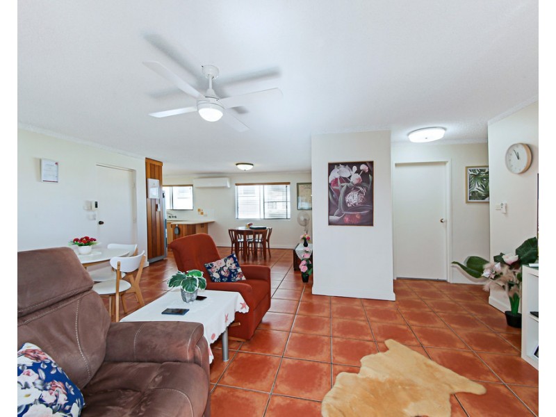 Unit 4/98 Esplanade, Golden Beach QLD 4551