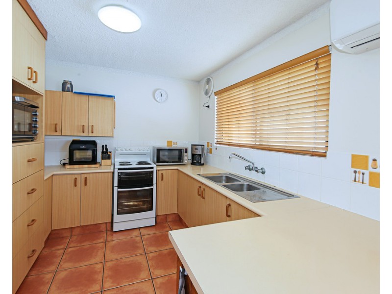 Unit 4/98 Esplanade, Golden Beach QLD 4551