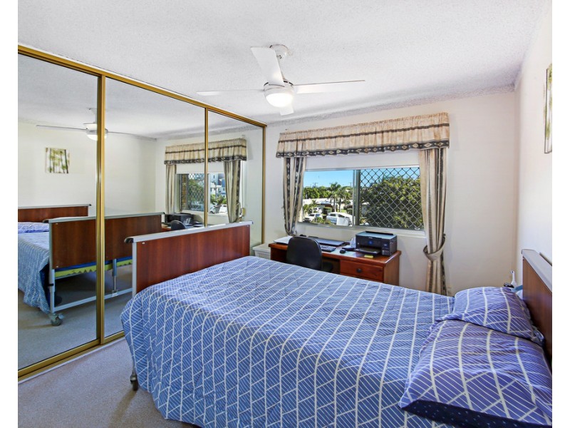 Unit 4/98 Esplanade, Golden Beach QLD 4551