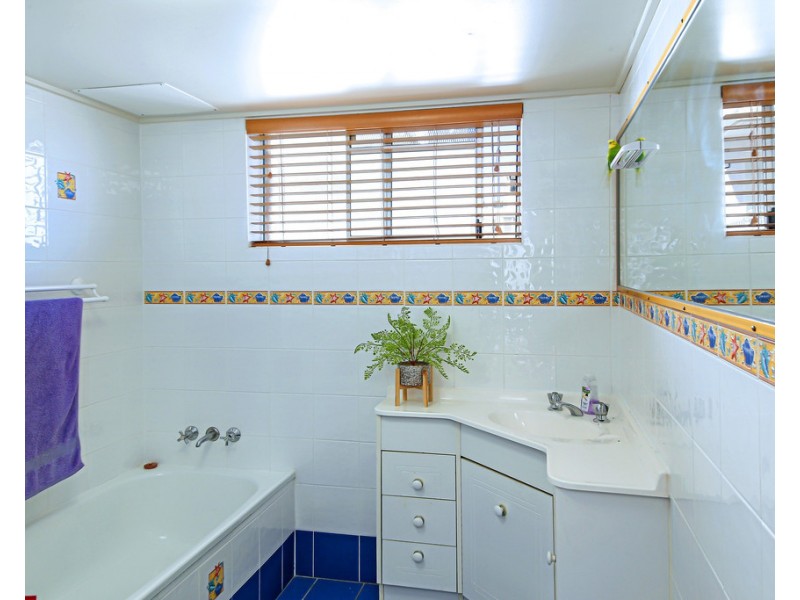 Unit 4/98 Esplanade, Golden Beach QLD 4551