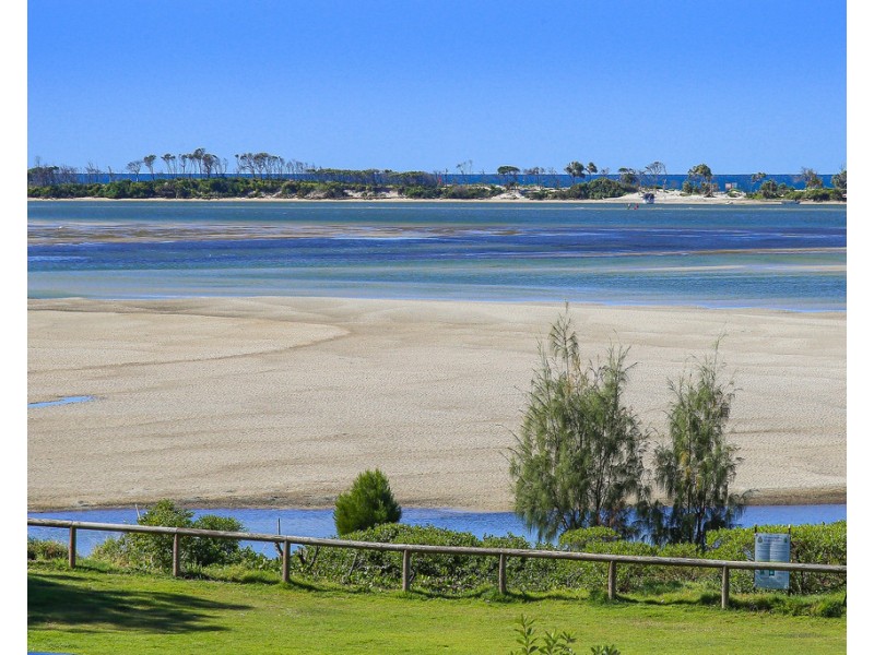Unit 4/98 Esplanade, Golden Beach QLD 4551