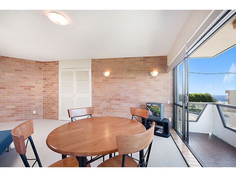 Unit 2 ‘Moreton Sands’, 10 Dingle Avenue, Caloundra QLD 4551