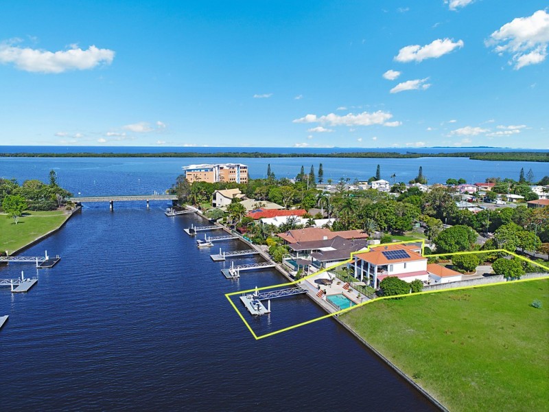 13 Pelican Waters Boulevard, Pelican Waters QLD 4551
