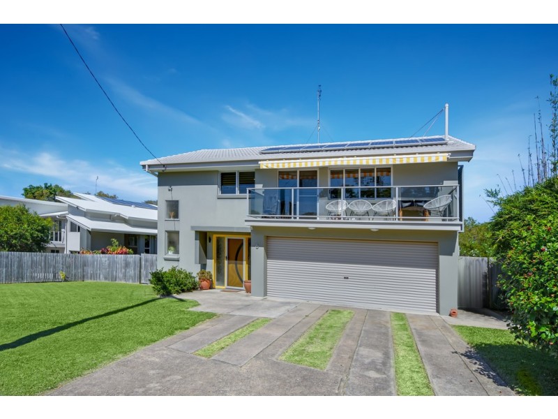 8 Teewah Street, Dicky Beach QLD 4551