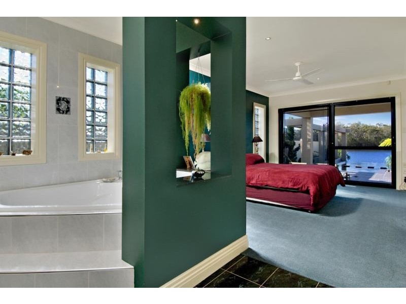 18 Wallaby Circuit, Pelican Waters QLD 4551