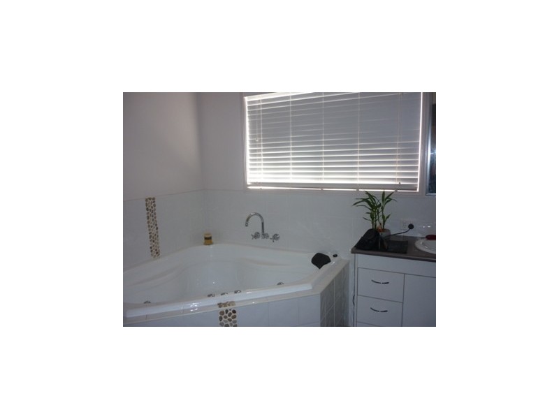 18 Rawson Street, Caloundra West QLD 4551