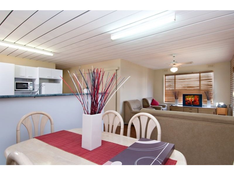 2/1 Warne Terrace, Kings Beach QLD 4551
