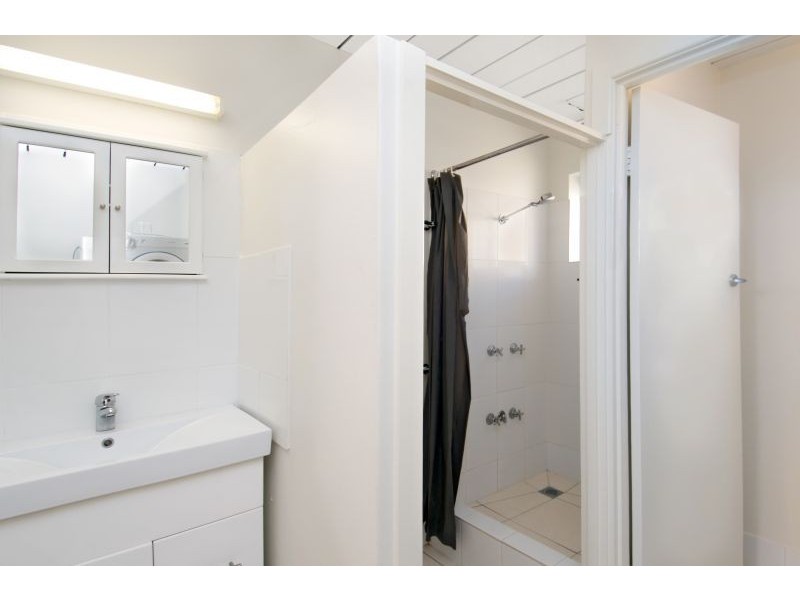 2/1 Warne Terrace, Kings Beach QLD 4551