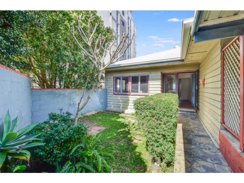 1/6 Queen Street, Kings Beach QLD 4551