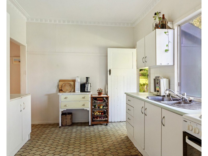 17 Upper Gay Terrace, Kings Beach QLD 4551