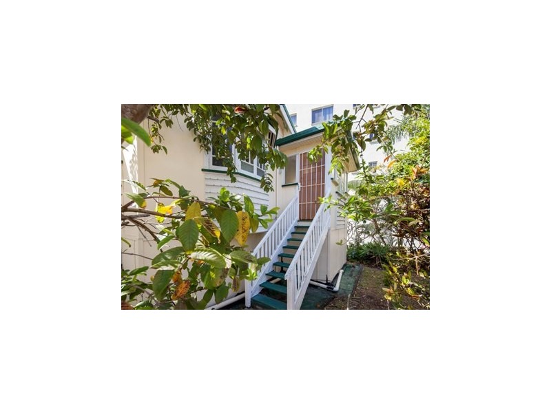 8 Moreton Parade, Kings Beach QLD 4551