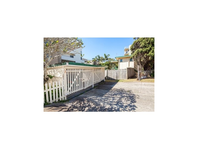 8 Moreton Parade, Kings Beach QLD 4551