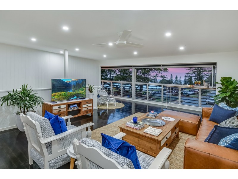 8 Seaview Terrace, Moffat Beach QLD 4551