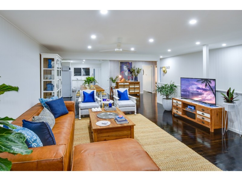 8 Seaview Terrace, Moffat Beach QLD 4551