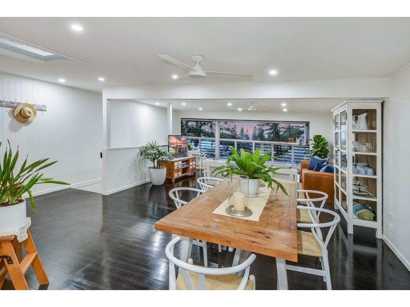 8 Seaview Terrace, Moffat Beach QLD 4551