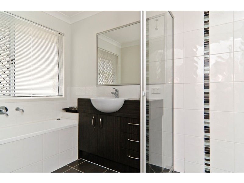 7 Sunrise Terrace, Little Mountain QLD 4551