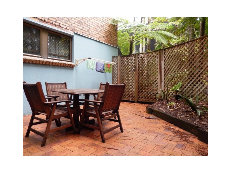 Unit 3 ‘Seapoint’ 32 Victoria Terrace, Kings Beach QLD 4551