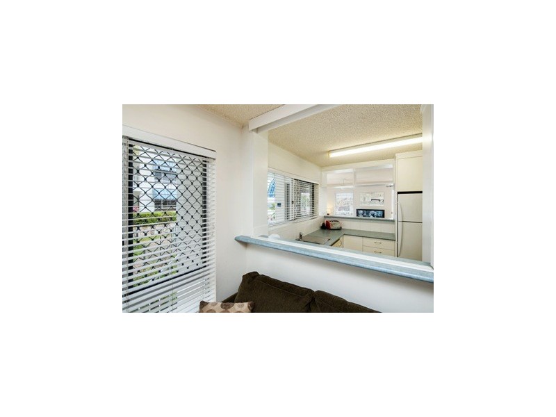 Unit 5 ‘Estoril’ 38 McIlwraith Street, Moffat Beach QLD 4551