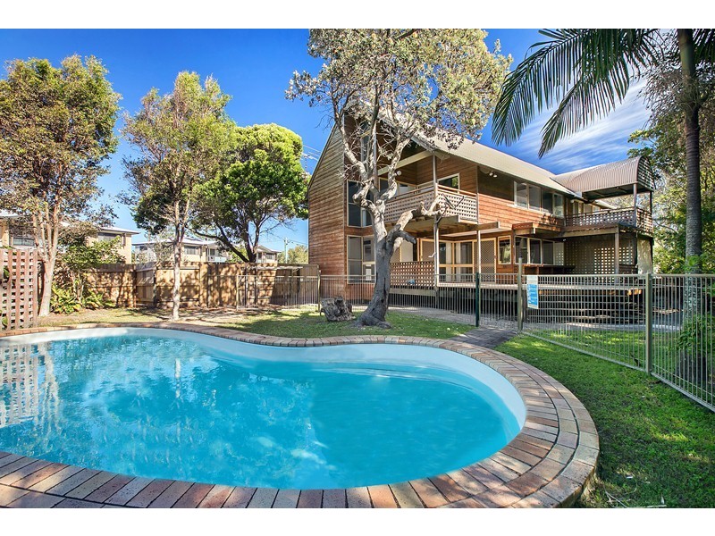 17 Ngungun Street, Dicky Beach QLD 4551