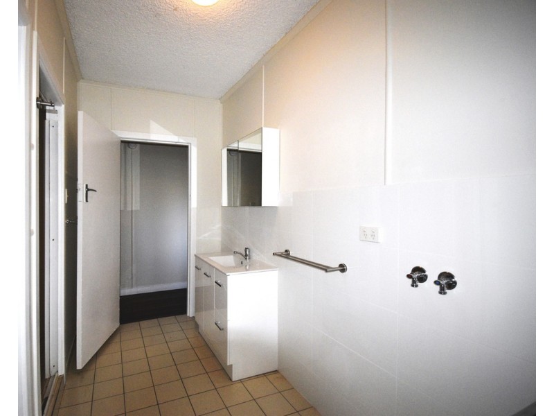 Unit 2/6 Queen Street, Kings Beach QLD 4551