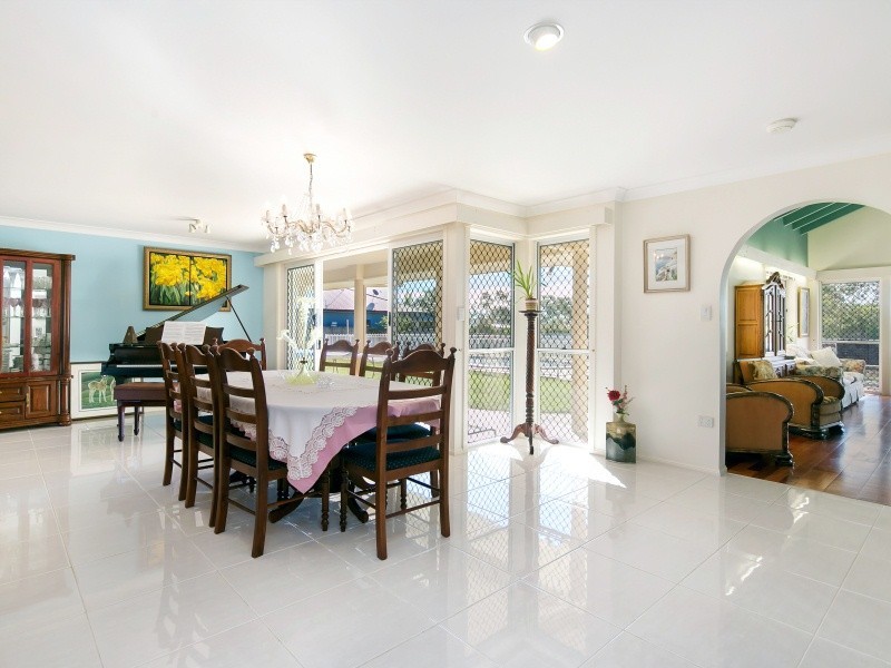 6 Greenvale Court, Little Mountain QLD 4551