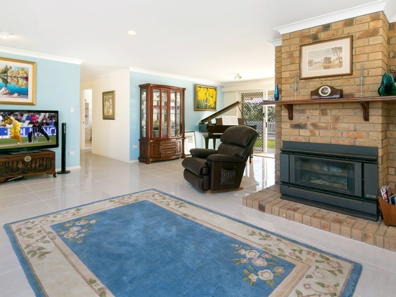 6 Greenvale Court, Little Mountain QLD 4551