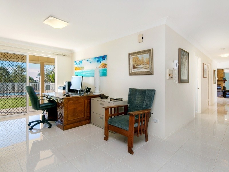 6 Greenvale Court, Little Mountain QLD 4551