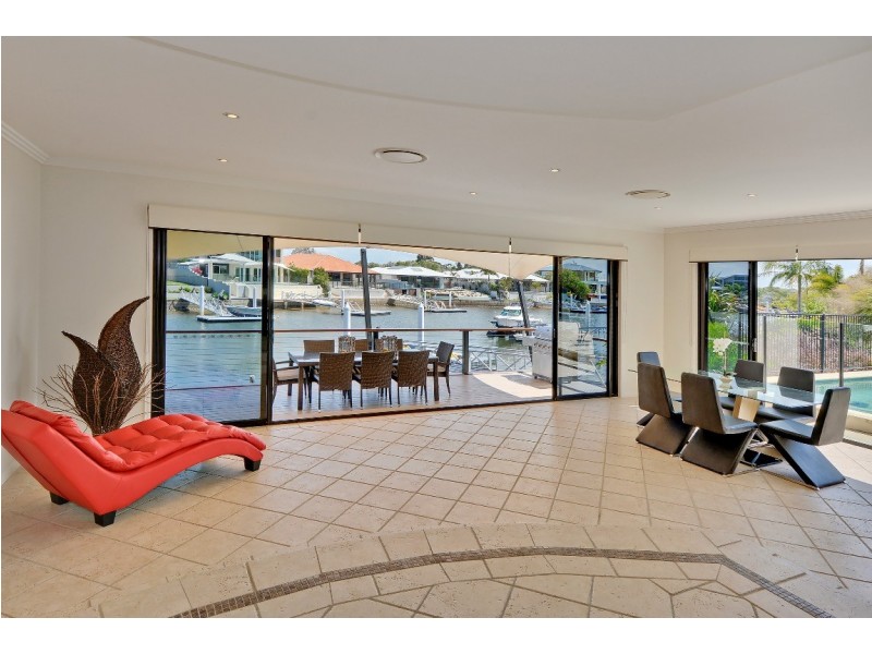 4 Quayline Close, Pelican Waters QLD 4551