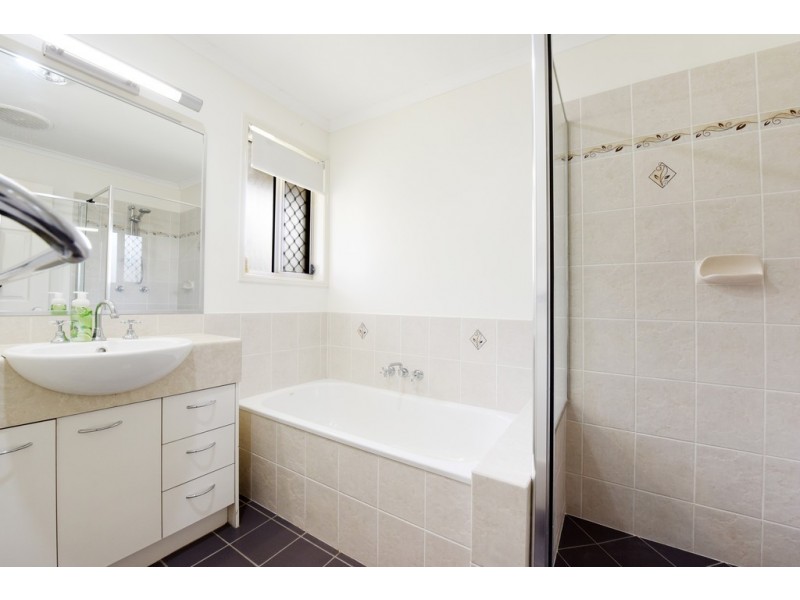 3 Gumview Place, Little Mountain QLD 4551