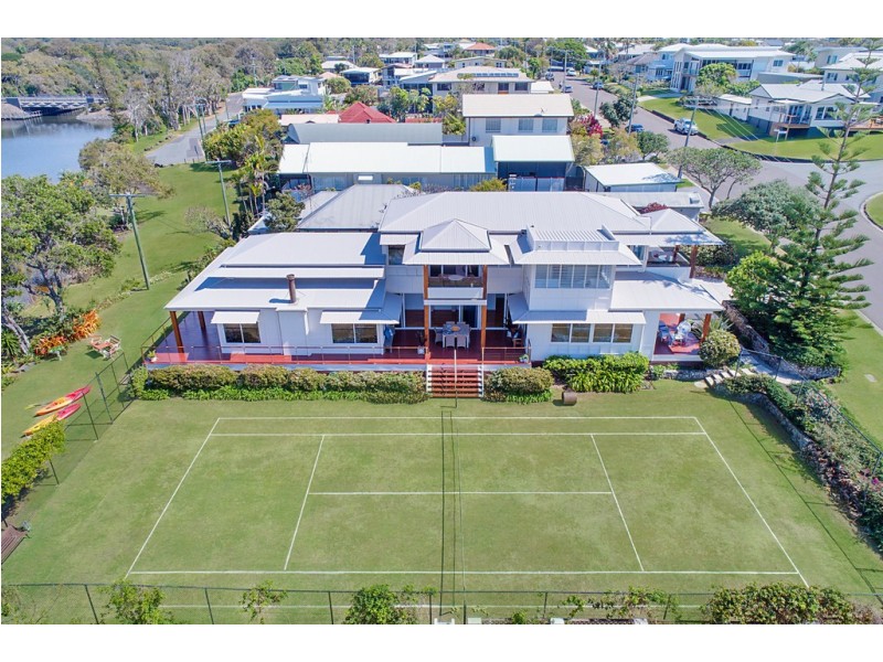 6 Cooroora Street, Dicky Beach QLD 4551